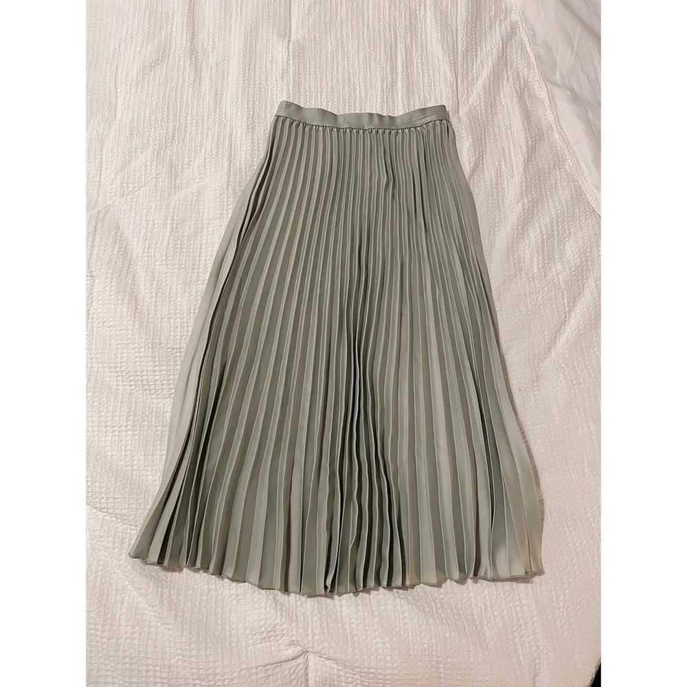 H&M // Sage Green Midi Skirt - Picture 1 of 6